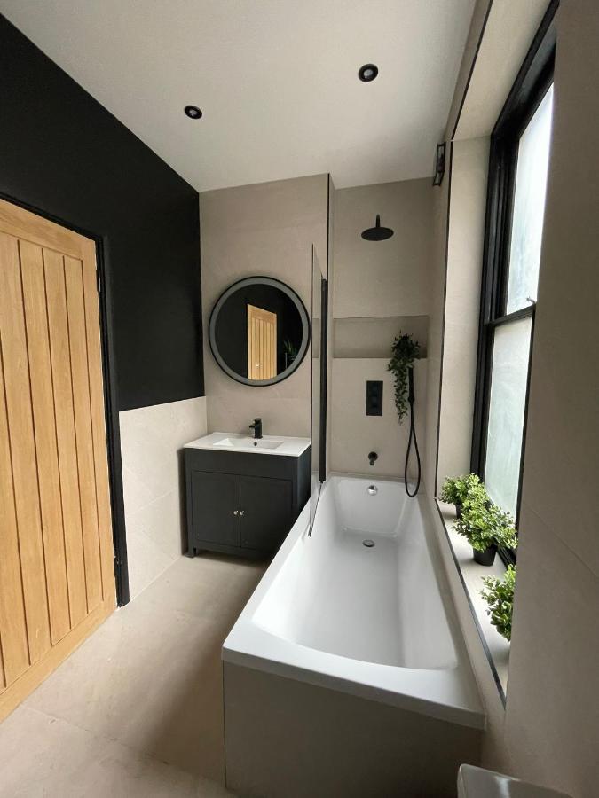 Luxury 2 Bed 1 Bath In Central London By Graceful Apartments ภายนอก รูปภาพ